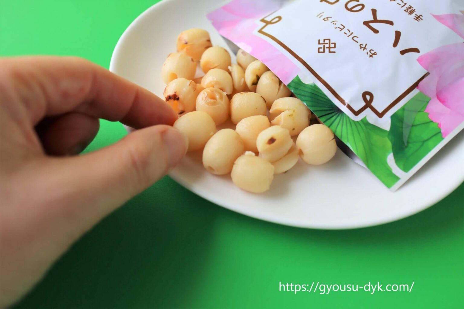 業務スーパーの「ハスの実」は薄皮むき済みの手軽なおやつ。苦味がなく美味でした GYOUSUnote 業務スーパーの「ハスの実」は薄皮むき済みの手軽なおやつ。苦味がなく美味でした GYOUSUnote